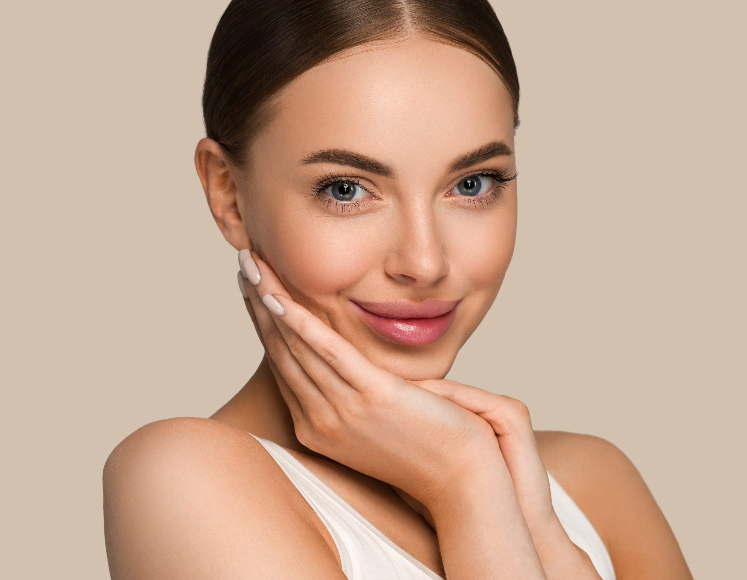 Chica tratamiento facial